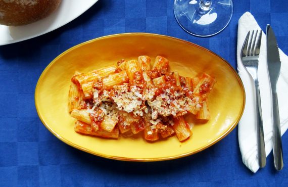 Rigatoni al sugo di salsiccia