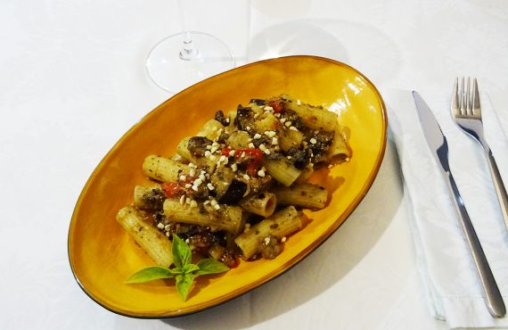 Rigatoni with pesto