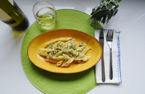 Penne Triangolo Cuomo with asparagus tips and sardines