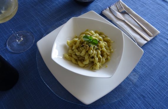 Napoletan Fusilli with erbs and lime